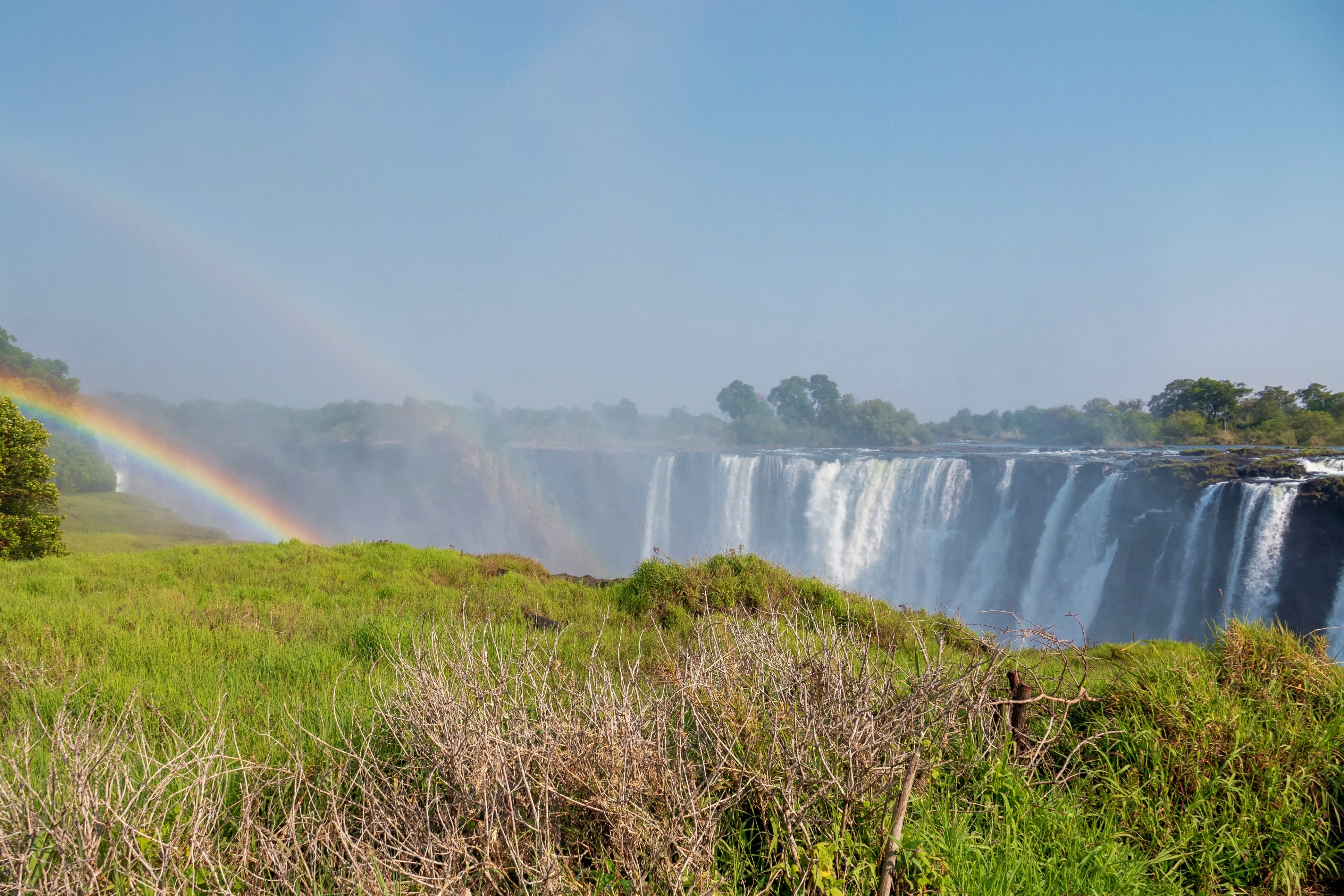 This comprehensive tour allows you to experience the awe-inspiring beauty of the falls from both sides of the border, while also enjoying the rich culture and natural attractions of Livingstone.